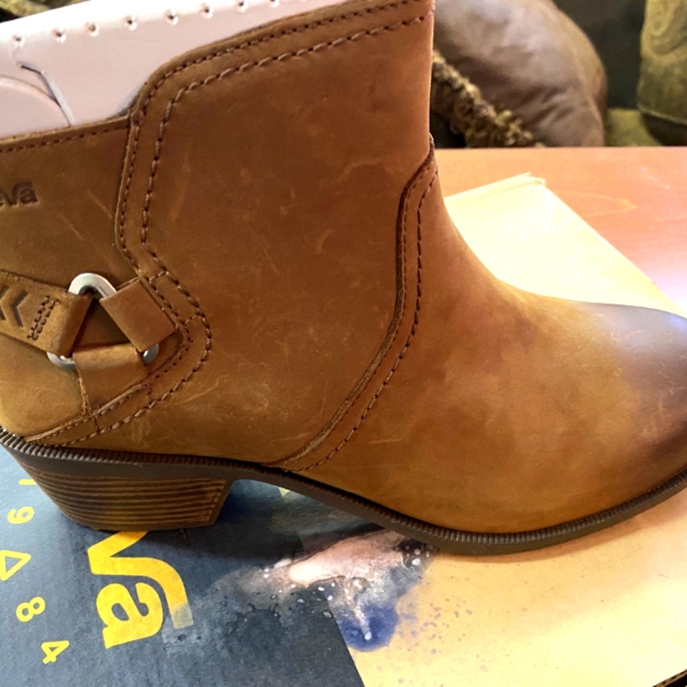 Teva size 7.5 brown leather ankle boot
